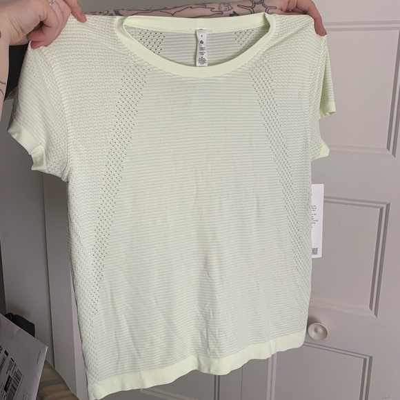 Lululemon Train To Be Short Sleeve - Picture 1 of 3